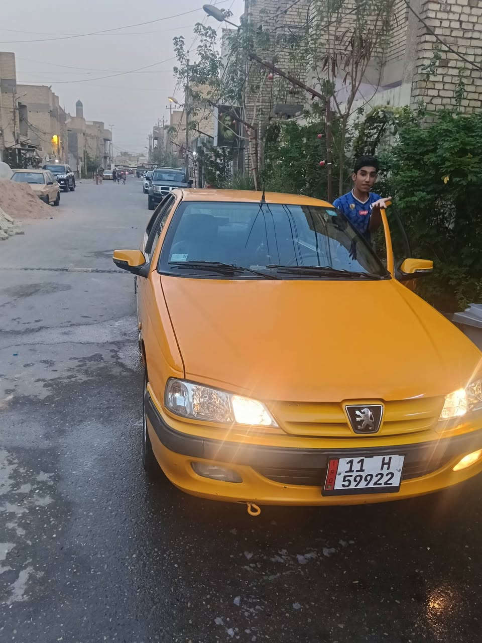 السلام عليكم 
بيجو بارص 2018 باسمي 
بيها طخه بجاملغ ممصلح ع وضعه
وبيها نص باب صبغ 
ومحرك مجفت انضف من المكفول 
مكان بغداد مدينه الصدر ام الكبر الغزلان 
رقم الهاتف ***********
السعر 55 ورقه
