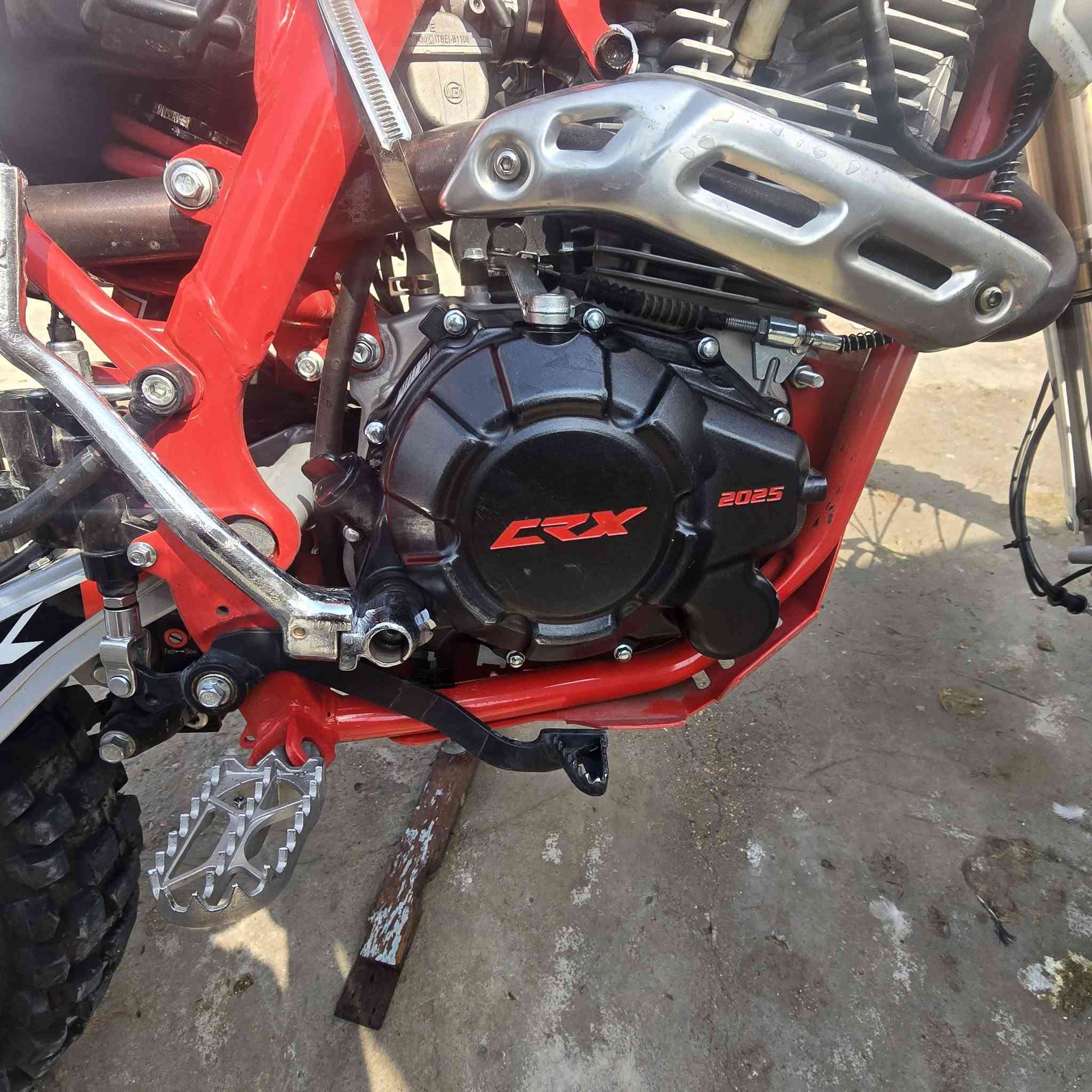قفاز crx موديل 25  طالعه من الوكيل 26 المخرك 350cc ماشيه الفين ونص الدراجه النضافه 95 / 100 شلعه الصوت من كلشي جاهزه  السعر 1600 وبيه مجال للشراي *********** المكان ميسان الابتيره
