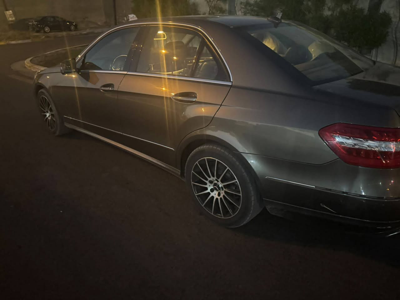 مرسيدس بنز ...2011 ...E350.. لون نفطي غامق  ...تبريد ثلج ..بدون نواقص ..رقم بغداد  السعر 15000$ ....التواصل على الرقم ***********
