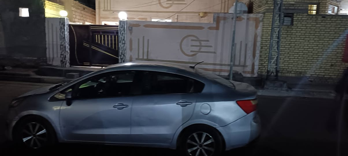 كيا ريو 2017
رقم بغداد تترقم بل حله 
حادث جاملغ بنيد  وبيها رصعات بسيطه ماتبين 
السياره نضيفه مابيها شي ومرتبه مال تكسي ماشيه 14 الف  
رايديها ب 77 وبيها مجال للشراي رقمي ***********
