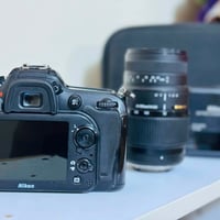 نيكون D7100 • عدسة 70/300 • بطارية وشاحن