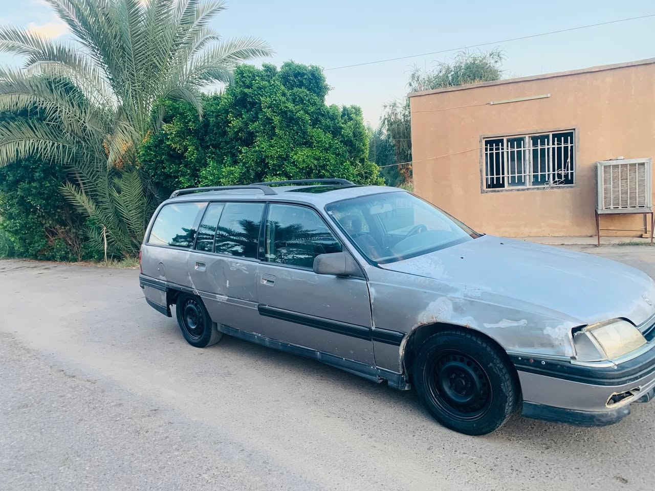 السلام عليكم للبيع اوبل اوميكا ستيشن 
موديل ٩٣ سيارة محرك مستحق تجفيت
سيارة شغاله وحلوة مال شغل داخل حلو الكشر كدام العين رقم كركوك الماني اليف صاحبها الشرعي موجود سنويتها بل مرور ما مستلمينه بيها وصل استلام سنويه
مكان السيارة تكريت
السعر ١٦ وبيها مجال للشراي
للاستفسار ***********
