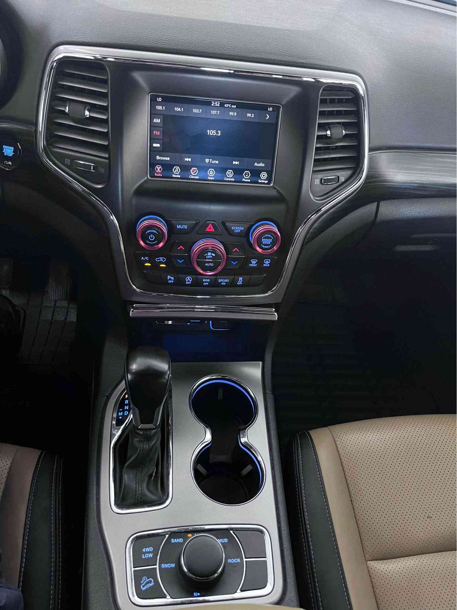 السلام عليكم 💞
جيب غراند شيروكي 2020
مكينة 3.6L V6 
اللون سيلفر 
نظام الدفع : رباعي 4x4
مواصفات شاشة لمس مع دعم نظام الملاحة والBluetooth كشنات كهرباء تحكم شاشه نظام دفع للانماط المتعددة كاميرا خلفيه وشاشة معلومات حساسات مثبت سرعه 
رقم سليمانيه تحويل وغرمات شرط
حادث بنيد مبدل وصبغ جامرلغ امامي  موجود صور الحادث والسونار 
بدون ايرباك 
السعر 185 وبيهه مجال
مكان ديالى شهربان المقدادية, ديالى

نص مكتوب في الصور:
- 1C4RJFAG3LC158385Q Hollywood Motors