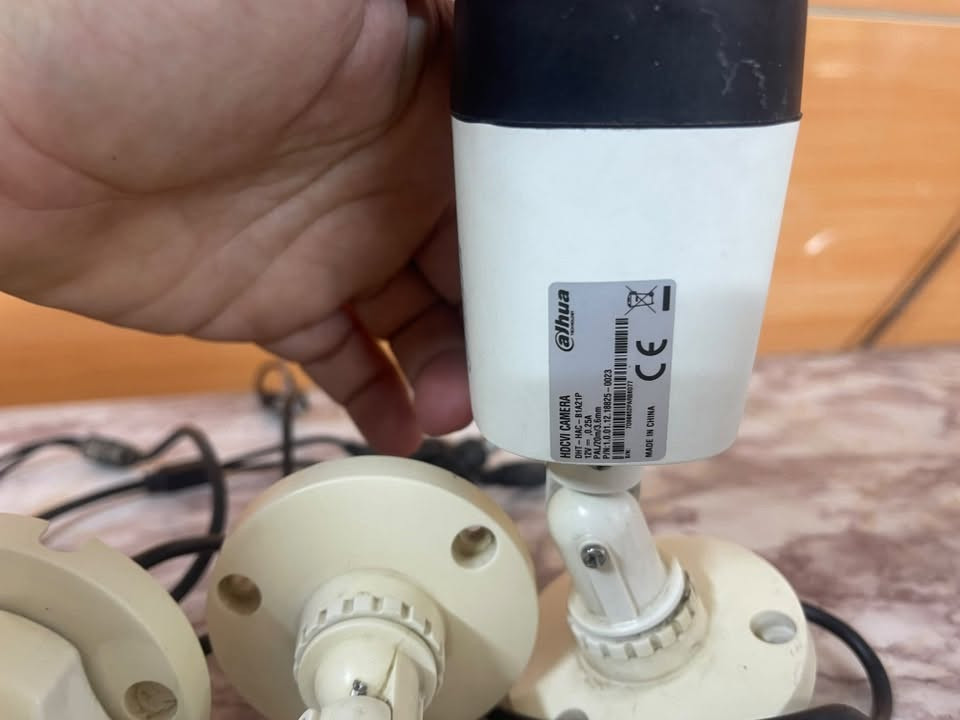 يتوفر منظومة كاميرات دهوا الاصلي مستخدم
4 كاميرات دهوا بدقة 2 ميكا  
جهاز ديفيار 4 جنل 2 ميكا
هارد خزن 500 كيكا 
محولات عدد2
تقسيم شجره رباعية
شرط الفحص 
السعر 110 الف
المكان بغداد يوجد توصيل 5 الاف 
 واتساب ***********

اسف ماترد على التعليقات لان غير متواجد دائماً بالفيس
