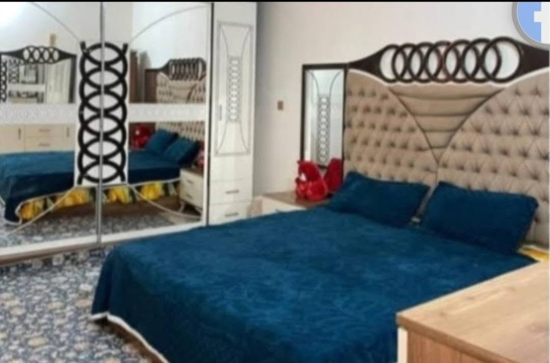 دار للبيع  150 متر  زراعي  سند 25 طابقين بناء حديث  التقيه الثالثه مقابل  بانزين خانة عبد الامير عبيس    قريب للشارع العام  يحتوي علئ غرف نوم 2. صاله 2 استقبال  مطبخ  مجمعات صحيه. 3 مناور. 2. طارمه السعر  90  وبي مجال اداستفسار خاص او  تصال ب***********

