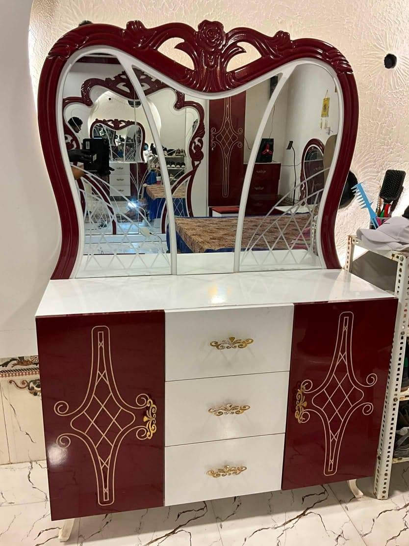 السلام عليكم #مكلف_بالنشر غرفه نوم تركيه للبيع مكانه الجزيرة البذياب السعر 450 ألف وبيه مجال تواصل مع صاحب الغرفه ***********
