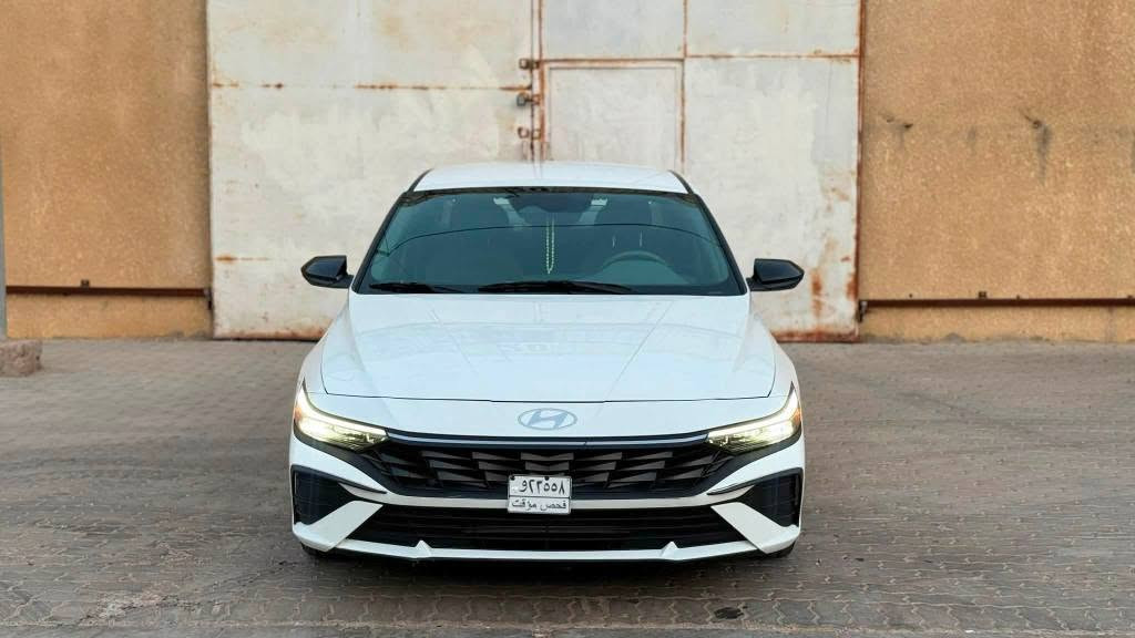 ✨ هيونداي إلنترا 2025 SEL وارد أمريكا 
 • 🚗 الموديل: 2025
 • 🌍 الوارد: أمريكي – فئة SEL
 • ⚙️ المحرك: 4 سلندر 2.0 لتر
 • 🔥 القوة: 147 حصان
 • ⛽ الگير: CVT أوتوماتيك
 • 🛞 الدفع: أمامي FWD
 • 💰 السعر: 172 ورقة
 • 📍 الممشى: 6200 mi

✨ المواصفات الخارجية
 • إضاءة LED
 • جنوط 16 إنش
 • إشارات مرايا
 • دخول ذكي بدون مفتاح

✨ المواصفات الداخلية
 • تشغيل بصمة Push Start
 • شاشة 8 إنش تدعم Apple CarPlay / Android Auto
 • كاميرا خلفية
 • مثبت سرعة
 • تحكم بالمقود
 • تكييف أوتوماتيك
 • مقاعد قماش

✨ الأمان
 • 6 وسائد هوائية
 • مانع انغلاق ABS
 • ثبات إلكتروني ESC
 • حساسات خلفية
 • مساعد صعود المرتفعات

⛽ استهلاك اقتصادي جداً
📦 وارد نظيف جاهز للاستخدام

حادث السيارة تبديل صندوق

شاصي السيارة: KMHLM4DGXSU018576

للاستفسار :-
الواتساب.  
***********
وائل الزهيري 

———————-
 

‏

او زيارة موقعنا الكائن 
البصرة / الأمن الداخلي / مجاور دائرة الكهرباء
(( مركز الأعتماد للمزادات الأمريكية ))
التواجد من الساعة 3 الى الساعة 12 ليلاً
            نتشرف بحضوركم🌹 البصرة, العراق

