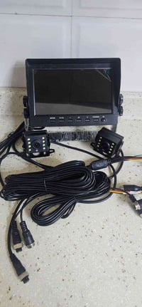 للبيع شاشه وكامرتين جديد بل كارتون للاستفسار07727101438
