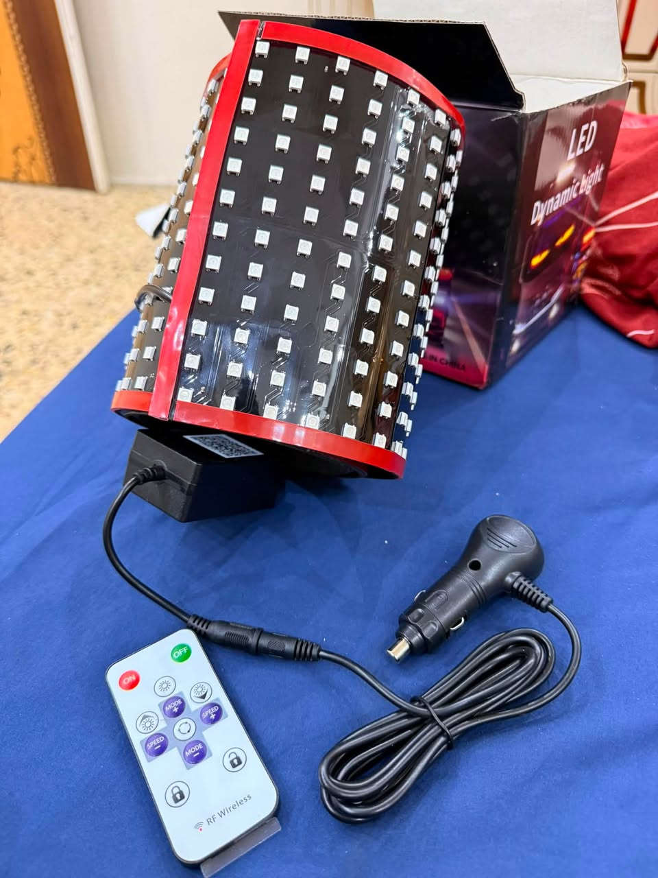 المنتج عبارة عن نشرة ضوئية LED ديناميكية (LED Dynamic Light) مصممة كإكسسوار للشاحنات.تتميز بإضاءة على شكل "عيون شيطان" (Devil Eyes) حمراء وتعمل بجهد 12-24 فولت.تتضمن خيارات تحكم متنوعة، منها الريموت كنترول أو تطبيق الهاتف الذكي للتحكم في الأنماط والأشكال المختلفة.عادة ما تكون مرنة (Flexible) ويمكن تركيبها على الزجاج الأمامي أو جسم الشاحنة كإضاءة زينة أو شاشة إعلانية.
‏السعر 50 ￼ العنوان بغداد مدينة الصدر 
رقم الهاتف ***********
