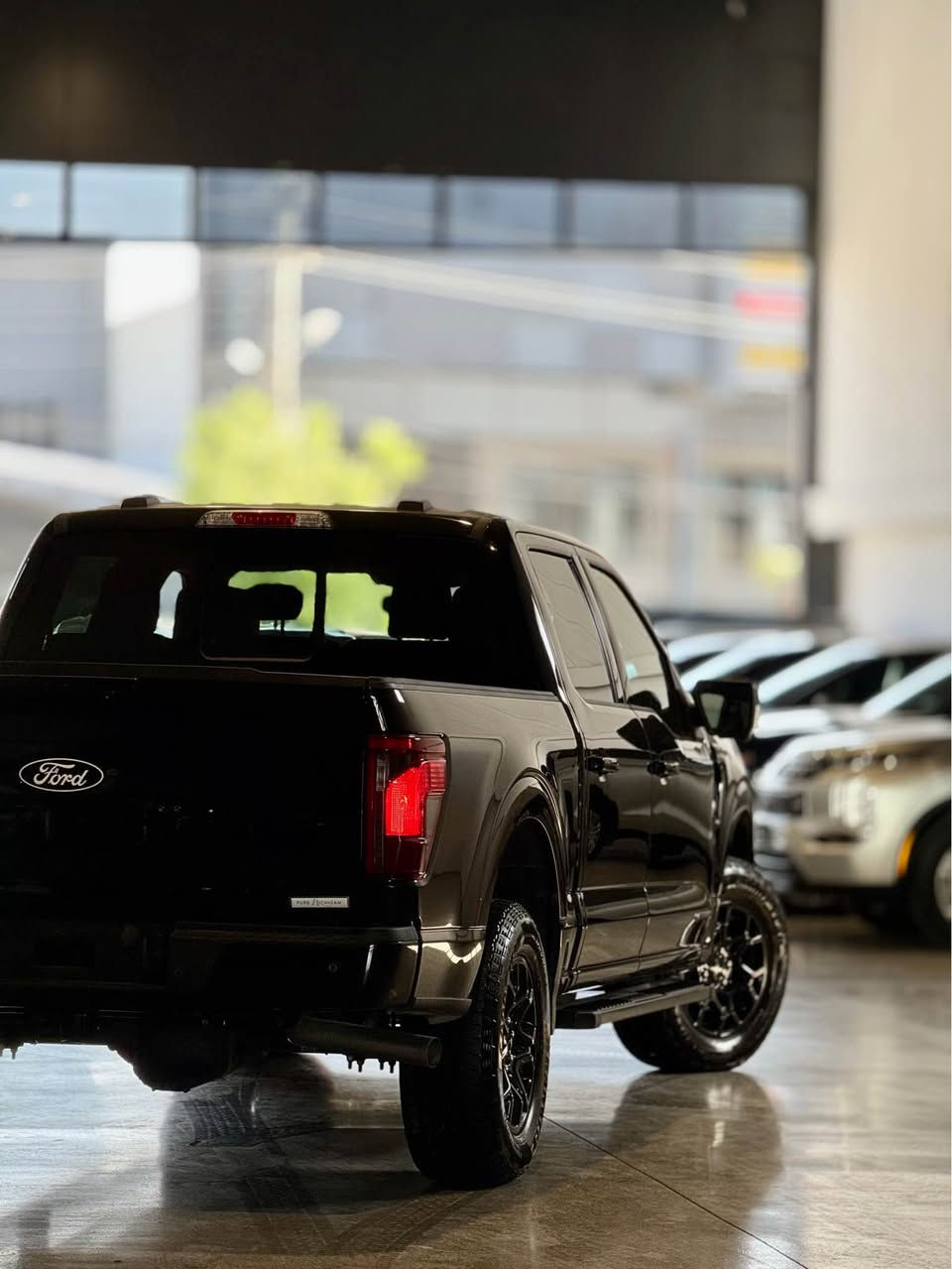 FORD F150 HYBRID XLT 2024
فۆرت F150 مۆدێل 2024 مواسەفات
Xlt 
ڕەنگی ڕەش
مەکینە 6 بستۆن تۆربۆ 3.5
مواصفات فولل بێ پانۆراما
:-گێچ ئەلیکترۆن
:-٤ کامێرە 
:-ئاوێنە فۆتۆ
:- كاميرا 360
:- شحن وايەرليس 
:- 4✖️4 ( دبل اكسل ) 
:- کۆد ده رگا
:- شاشة گەوره 
:- لايت زينون 
:- رادار پێش و دوا 
:- رادار ئاوێنه 
:- حساس پێش ودوا 
:-کوشن کارەبا 
:- کوشن گه رم  
کوشن سارد
کوشن جڵت
:-برێك كاره با 
:- بروجكتر LED 
زۆر مواسەفاتی دیکە
تەنها یەک چەمەلخ بۆیاخە بۆنیت بیلادە بێ ناو گرتن ئێرباگ سوکانو شان تەقیوە
گێر و مەکیەنەی بەشەرت 
هیچ کێشەیەکی تێدا نییە 
375$
ڕەقەم تەلەفون
*********** السليمانية, العراق
