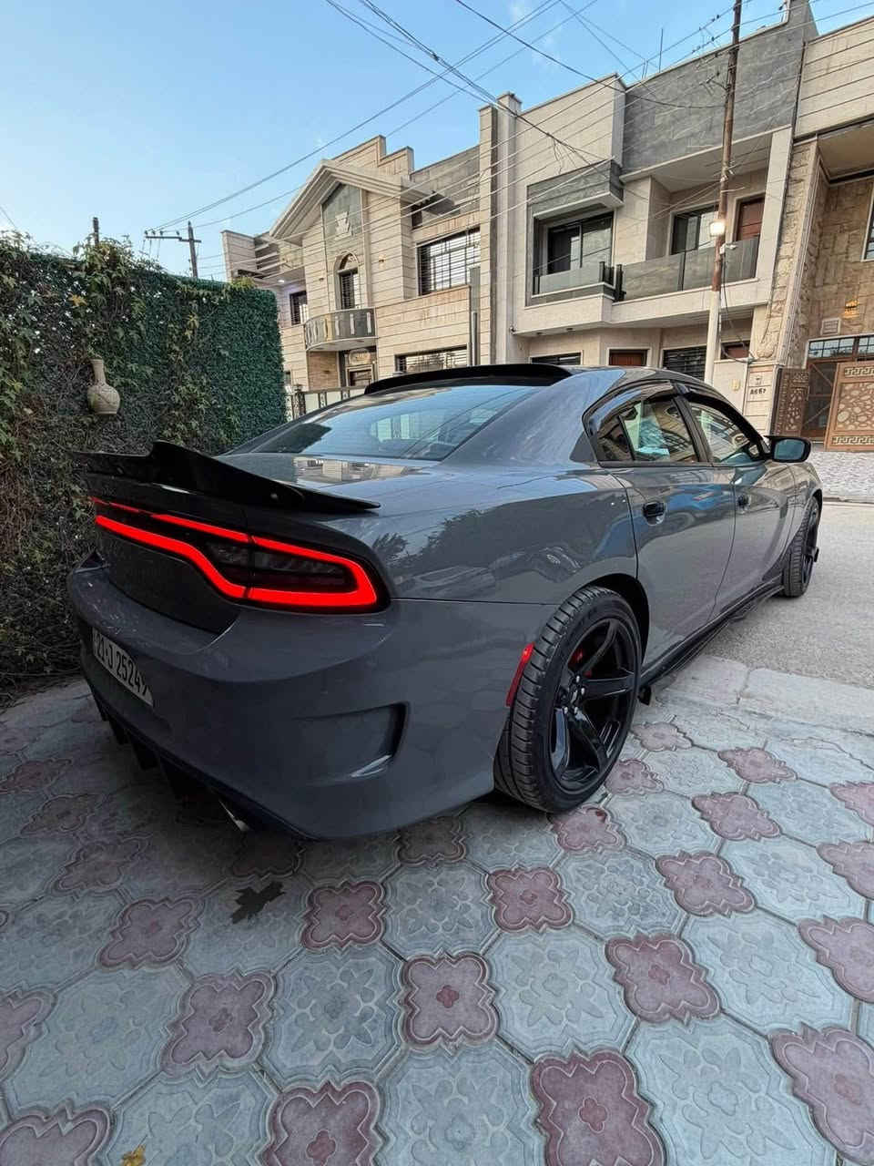 السلام عليكم
دوج جارجر 2017 SXT
وارد كندي طابة كلين بالعراق بيها 3 قطع صبغ فقط   بجم كبس ايرباكات سليمة 
رقم سليمانية بأسمي 
فتحة 
شفتات ستيرن 
خزن ميموري 
وباقي تفاصيل الجارجر المعروفة 
سيارة ماشية 65 الف 
***********

