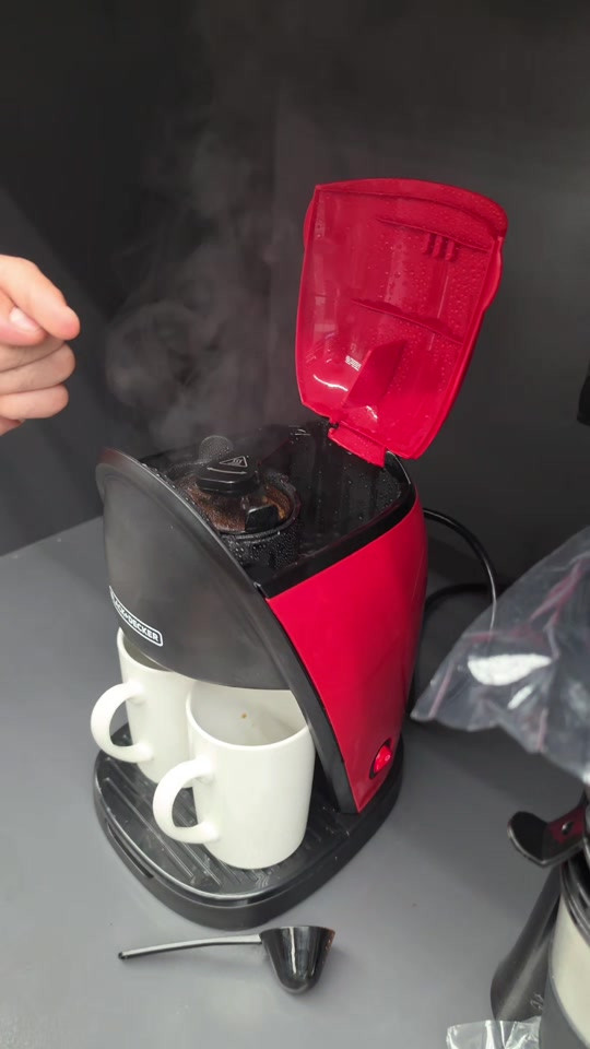 ☕ 3 خيارات لمكائن القهوة من Black+Decker، اختاروا اللي يناسب استخدامكم 👌 🔸 DCM750S-B5 • تحضير حتى 10 أكواب • إبريق زجاجي سعة 1.25 لتر • قوة 750 واط • لوح تسخين يحافظ على حرارة القهوة حتى 40 دقيقة • إيقاف تلقائي وسهلة التنظيف 🔸 DCT10-B5 • ماكينة قهوة مع كوب سفر • سعة 360 مل • قوة 650 واط • تشغيل بزر واحد • إيقاف تلقائي بعد 7 دقائق • مناسبة للدوام والسيارة والتنقل 🔸 DCM48-B5 • تحضير كوبين بنفس الوقت • خزان ماء 250 مل • قوة 370–450 واط • تتضمن كوبين سيراميك • تشغيل بزر واحد وسهلة التنظيف 🛡️ الضمان: سنتان استبدال من وكالة عين الفهد 🚚 توصيل متوفر لجميع محافظات العراق. #عبدالله_يورو #مكائن_قهوة #بلاك_اند_ديكر #قهوة #اجهزة_منزلية 

