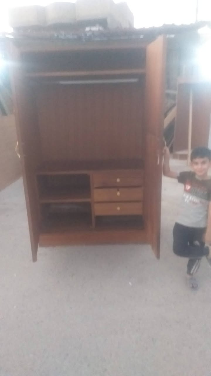 للبيع كنتور صاج  اثنين باب اسعر ١٢٠ الف  هاتف ***********
