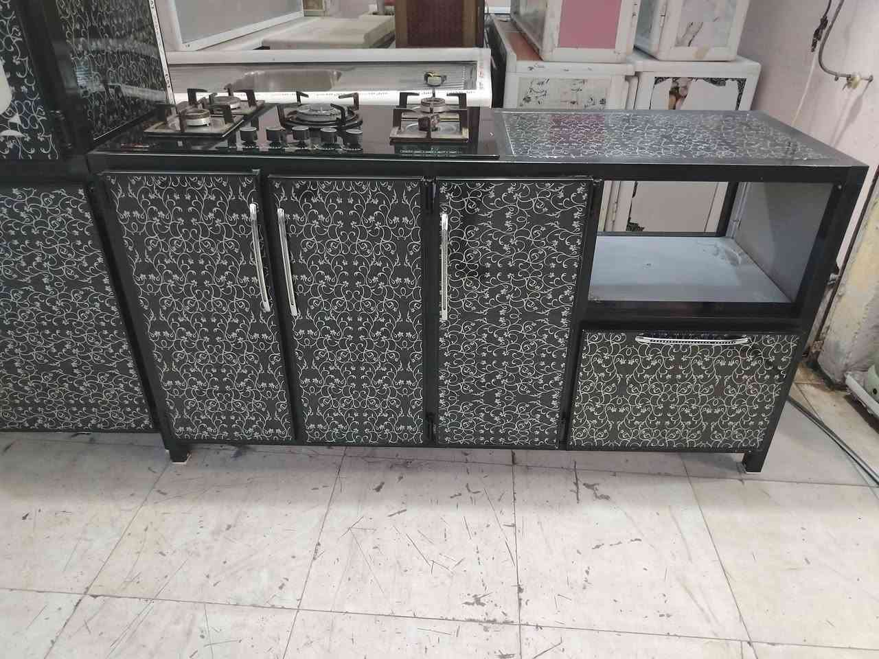 للبيع كونتر ارضى ملحق ابوبوفيه مترين نص   سنك ١٣٠سم كرانيت    مع طباخ ٥ عيون شغال كونتر ٥ قطع  سعر الاتصال *********** اسيا ***********
