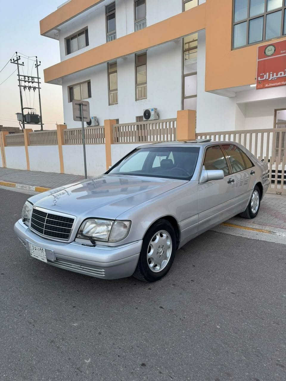 السلام عليكم
للبيع مرسيدس S320 شبح رقم بغداد بأسمي مصبوغة عام أثر جراد بدون حادث قوي سيارة جاهزة للأخير مكينة تابوت جديدة؛ كير D4؛ حدادية نضيفة؛ تبريد شغال قطعتين؛ كهربائيات كلها شغالة؛ كشنات كهرباء؛ فتحة سلايت روف طكتين؛ غرفة جلد جديدة؛ دبل فيت بم؛ باتري جديد؛ #السعر68 وبيها مجال بسيط 
سيارة جديدة وجاهزة بالعافيه ع الي ياخذها مكاني ديوانية حي الفرات *********** ديوانية, القادسية
