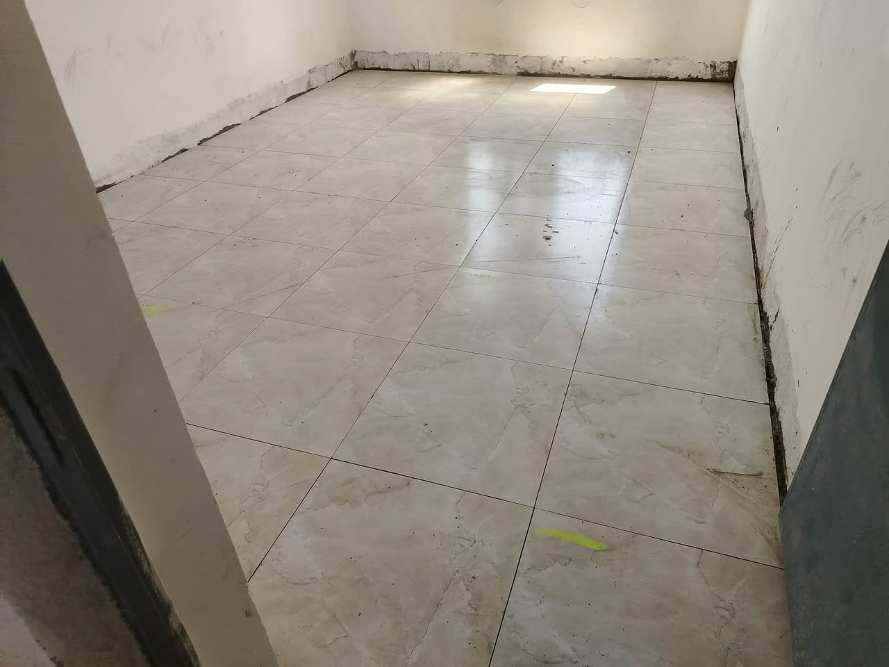 سلام عليكم خلفه تطبيك بورسلين بايت درج *********** متفرغ حالين شتغل على يومي على المتر مكاني سبع البور البصام
