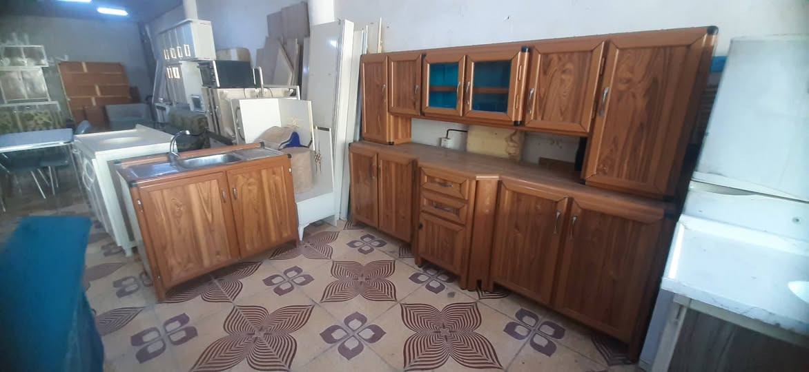 معرض العماد//كاونتر تفصال مترين ونص بشرط النضافه اي عيب مبي ***********//*********** كركوك, العراق
