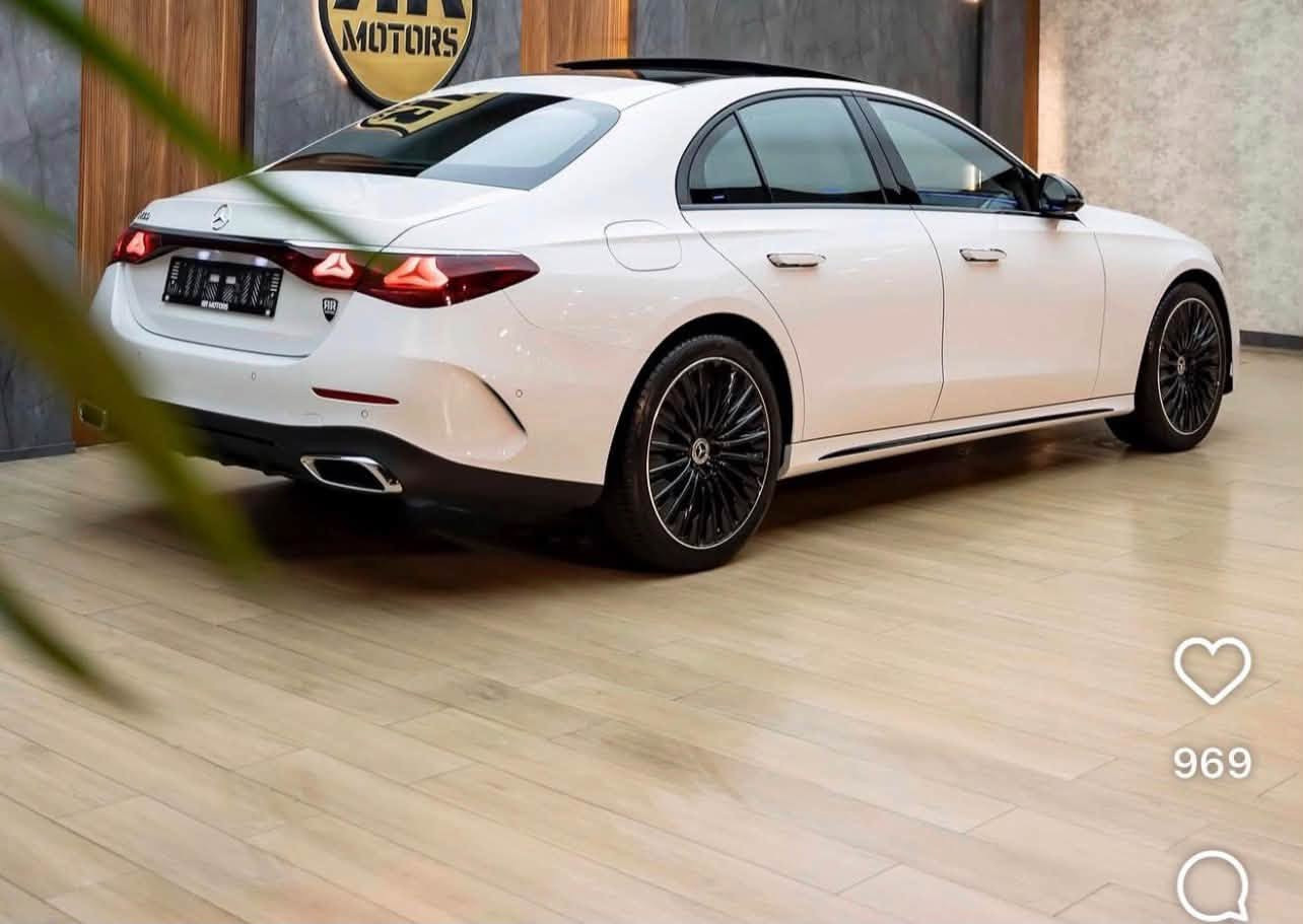 🚘 مرسيدس بنز E 200 – موديل 2024
✨ المواصفات:
• وارد من ألمانيا 🇩🇪
• صناعة ألمانية
• ماشية 9,000 كم فقط
• السيارة رقم ومسجلة
• حالة ممتازة جداً

📞 للتواصل والاستفسار:
***********

نص مكتوب في الصور:
- 2/10 969
- 9/10 969
- 1/10
- Mercedes-Benz
- E200 2024
- 969
- 3/10
- 5/10 969
- 6/10 969
- 8/10 969