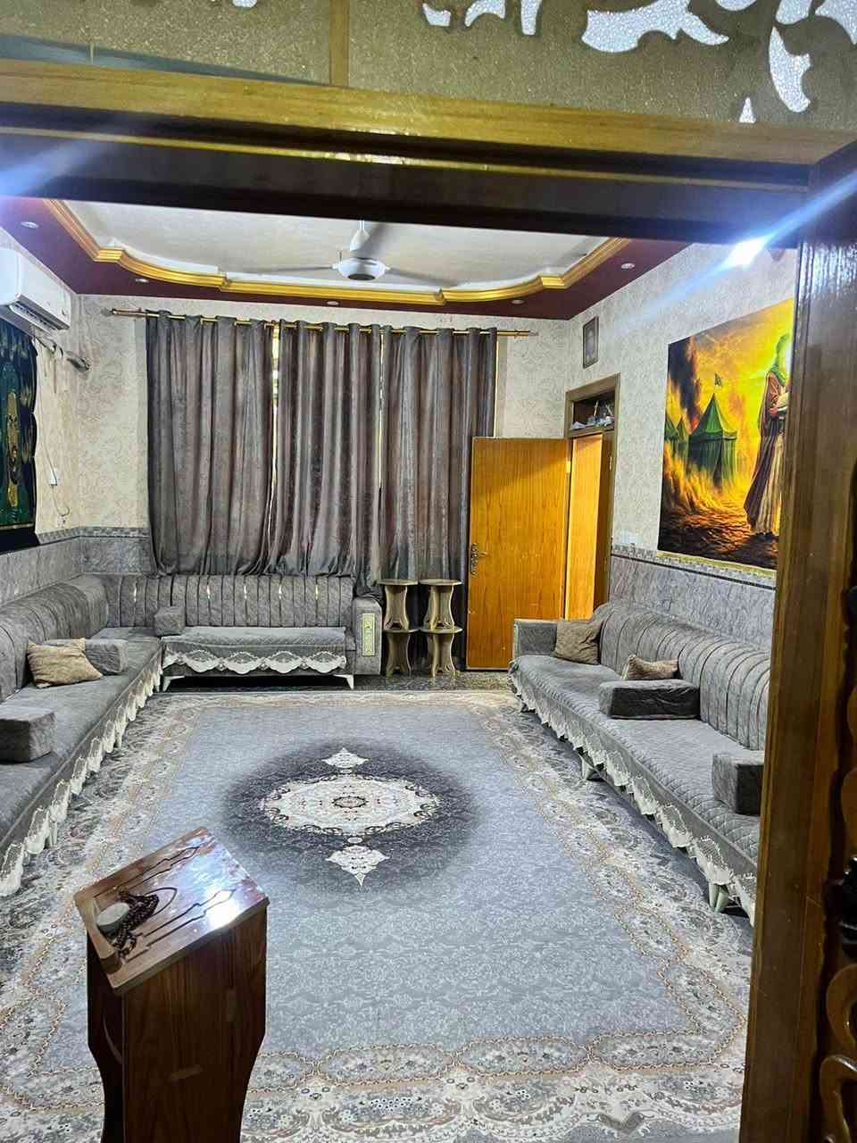 بيت للبيع مساحه ٢٠٠ م طابو صرف بناء جديد طابقين يحتوي على استقبال وصاله و٥ غرف نوم ومطبخ وصحيات وحديقة موقع البيت على حديقة عنوان كربلاء حي القادسية أي استفسار اتصل *********** نستقبل جميع العروض في انحاء كربلاء
سعره ٣٠٥ بي مجال بيع فقط
