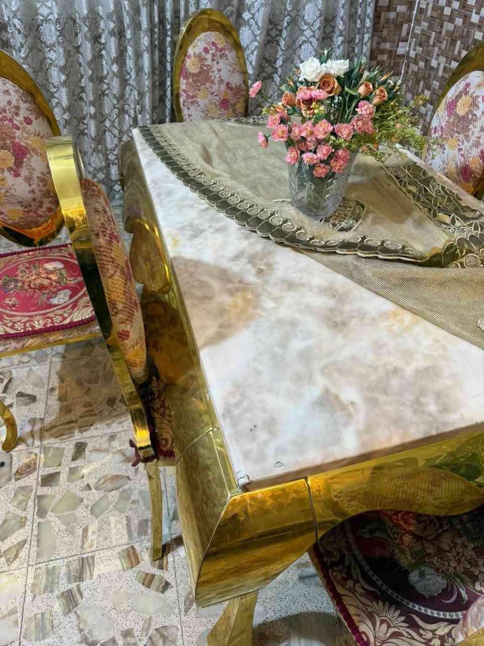 ميز طعام يحتوي 6 كراسي
مرمر
دوشمته قديفه مورد
يخبل جديد ممستعمل
للتواصل والاستفسار *********** واتساب

