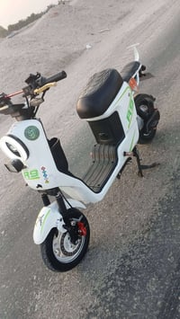 R9 • ٥ بطاريات ٣٢أمبير • تمشي ٥٠كم