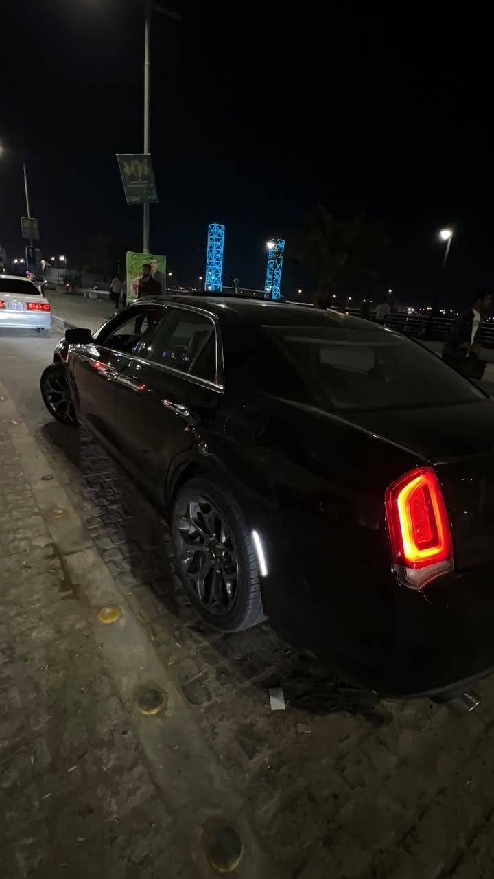 السلام عليكم
للبيع كرايسلر C300 اوباما  
2016أصل ماشيه 99 رقم بصره الدولي شرط التحويل 
 V6/3600
تو ويل
 
المواصفات/
كير ماوس 8 نمر
بانوراما قطعتين
تشغيل عن بعد
كشنات تدفئه تبريد
كشنات كهرباء جلد اسود
لايت زينون عدسه
شاشه كبيره تدعم كاربلي
بصمه تشغيل وأبواب
خزن ميموري
كامرا خلفيه
ستيرن كهرباء
تبريد قطعتين
تحكم ستيرن جهتين مع مثبت سرعه
مري كهرباء
برده خلفيه كهرباء
ويل20 بلادي
باقي المواصفات معروفه
‏‪***********‬‏
***********

