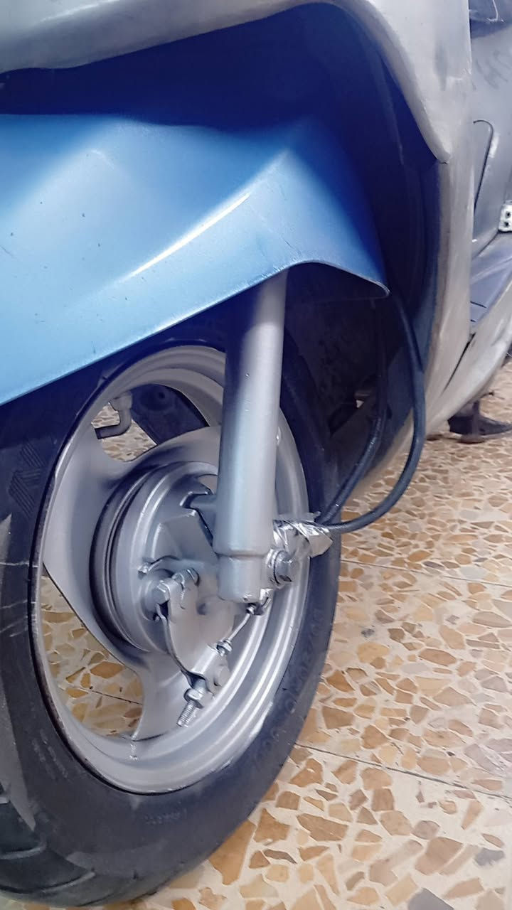 سلام عليكم للبيع دراجه
ماكس منغولي  

دراجه كامله اي نقص مابيهه 

اشاير+هورن+ بكلايت امامي كلهن شغالات  + بكلايت خلفي شغال + سلف  / نص نكره تشتغل + كفرات كلهن ختم واحد+ تايرات جدد /دراجه بلاديه نضيفه/مكاني بغداد نهايه حي اور *********** سعر /475
