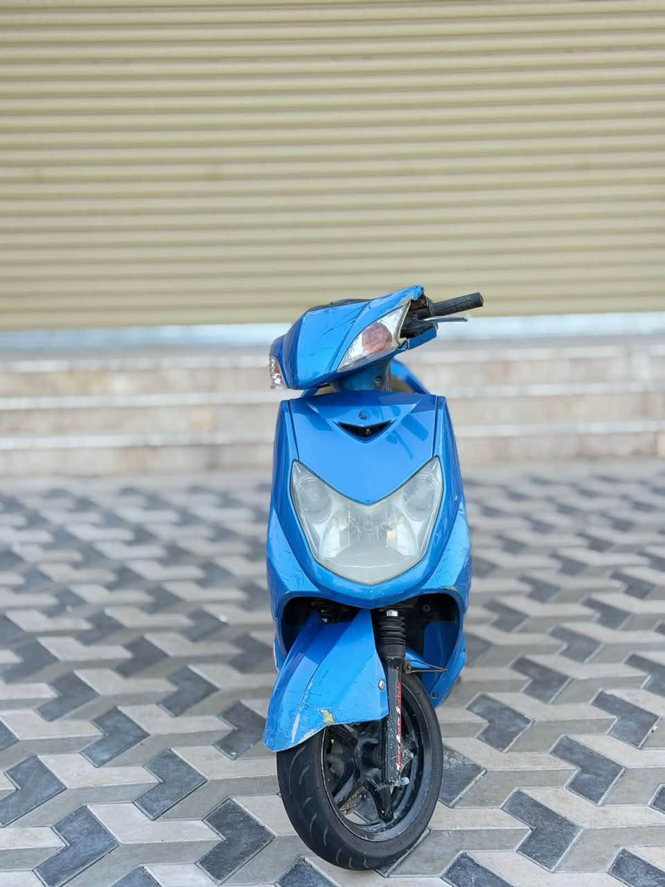 سلام عليكم... 
دراجة سكنس(فحل )  🛵  للبيع كابريتر 
دراجةمكينه  شلعه معدل خير من الله   كفرات ختم واحد كهربائيات كلهه شغاله 
دراجة جديده  بلادية
أي نقص مابيهة السعر 700وبيه مجال 
العنوان بغداد الدوره الرقم 📞***********
