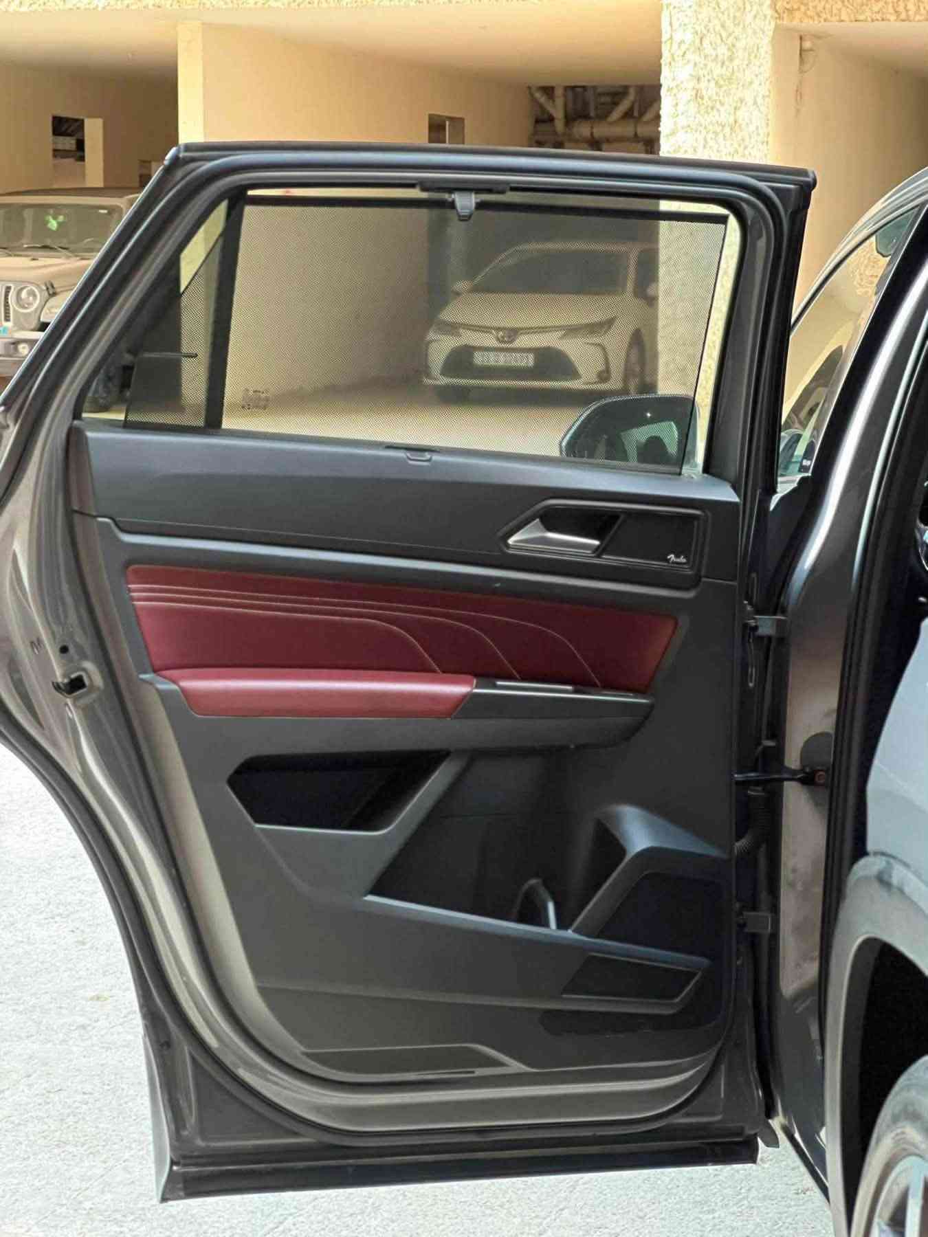 🚘 للبيع فولكسفاغن أطلس كروس سبورت 2022 – Premium R-Line 🔥
✨ الموديل: Volkswagen Atlas 2022

⭐ الفئة: Premium R-Line

💪 المحرك: 6 سلندر 3.6L

❤️ الداخلية: أحمر – سبورت وفخمة

🚙 الدفع: 4×4

🔥 مواصفات عالية وتجهيزات Premium

📌 السيارة نظيفة ومحافظة

💰 السعر: يحدد عند الاتصال

📍 الموقع: بغداد - العرصات 

⭕️السيارة كفالة عامه من البارد والصبغ والتبديل 

حادثه من امريكا غرق لبدايه الباب وكل الكهربائيات وكلشي بيها على الكفالة والشركة نظافة زيرو ومرفق صورة امريكا حد الماء 

📞 للاستفسار والتواصل:

***********

🔑 السيارة مناسبة للعائلة وللي يريد سيارة قوية، واسعة وفخمة بنفس الوقت.

للجادين فقط.
