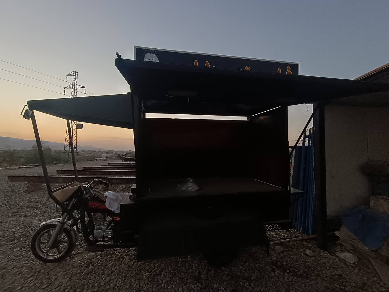 مۆدێلی ماتۆڕەکە ٢٠٢٣
بۆ زۆر کارو کاسپیەک دەبێت و مەجالی گۆڕانکاری تێدایە 
زۆر تۆکمە و ڕێکو  پێکە
( نرخ :- ٣ ملیۆن دینار  ) پارەی مەسرەفەکەیەتی 

تێبینی تەنها ماتۆڕەکەی نرخی ١٥ گەڵایە 

شوێن سلێمانی 
***********

