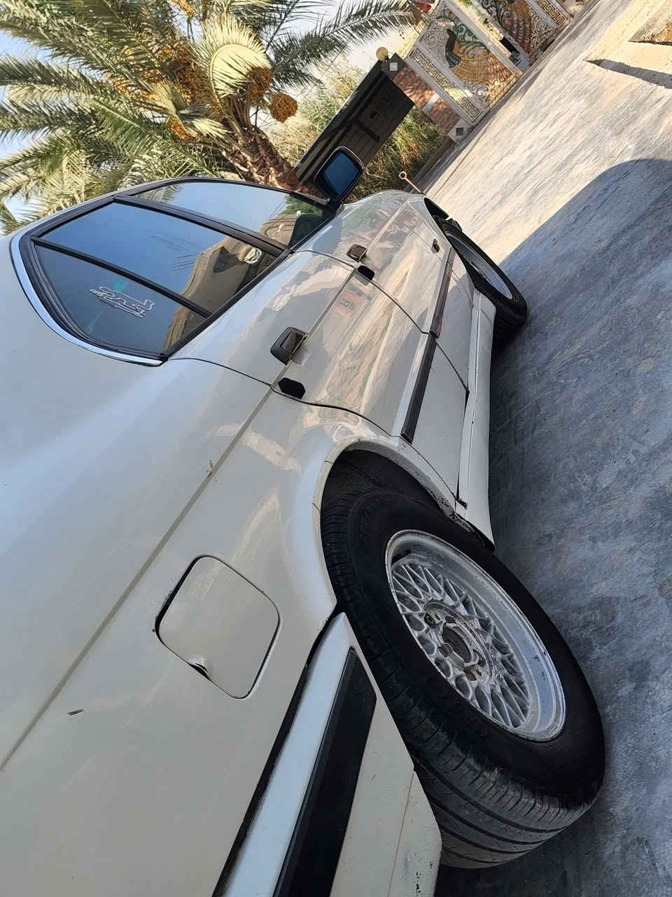 ​📢 إعلان بيع سيارة (BMW E34)
النوع : BMW E34 (الفئة الخامسة)
موديل: 1992
اللون الخارجي: أبيض ملكي
اللون الداخلي: ماروني مميز ونظيف جداً
الوارد: ألماني (الأصل والأمتن في الهيكل والتحمل)
الأصول : سنوية بغداد، باسمي داخلة هزة وكافة الاجرائات الامرورية (تحويل مباشر )
​⚙️ المواصفات والفحص الفني:
​المحرك : محرك M30 سعة 3.5 لتر، بحالة ممتازة كير: اوتوماتيك شرط كفالة .
​الحدادية: حدادية كاملة أمامي وخلفي جديدة ومبدلة بالكامل قبل 20 يوم + ميزانية وبالنص  (السيارة ثابتة وناعمة بالشارع وبدون 
​التبريد: شغال (ثلج) والمنظومة ممتازة .
​الكهربائيات: منظومة الكهربائيات شغالة بالكامل ابلاد  وبدون أي مشاكل.
​البودي والشاصي: البودي أبيض ونظيف، شاصي وجاملغات.
​🔶 البجم العريض: السيارة "بجم عريض" أصلي، المظهر المرغوب والأكثر هيبة لهذا الموديل.
​💺 الكراسي: الكشنات كهربائية وشغالة تماماً، مريحة جداً ونظيفة.
​🎵 منظومة الصوت: مسجل ومنظومة صوت شغال بالكامل بحالة ممتازة.
​🚗 الخلاصة: السيارة باختصار "دك سلف واطلع"، تم تصفيتها بالكامل وجاهزة للاستخدام اليومي ، لا تحتاج لأي مصاريف. 

المكان :بابل الشوملي 
للتواصل والاستفسار (***********) 
مراسلة وتساب او ماسنجر وبيك خير ودلل .
