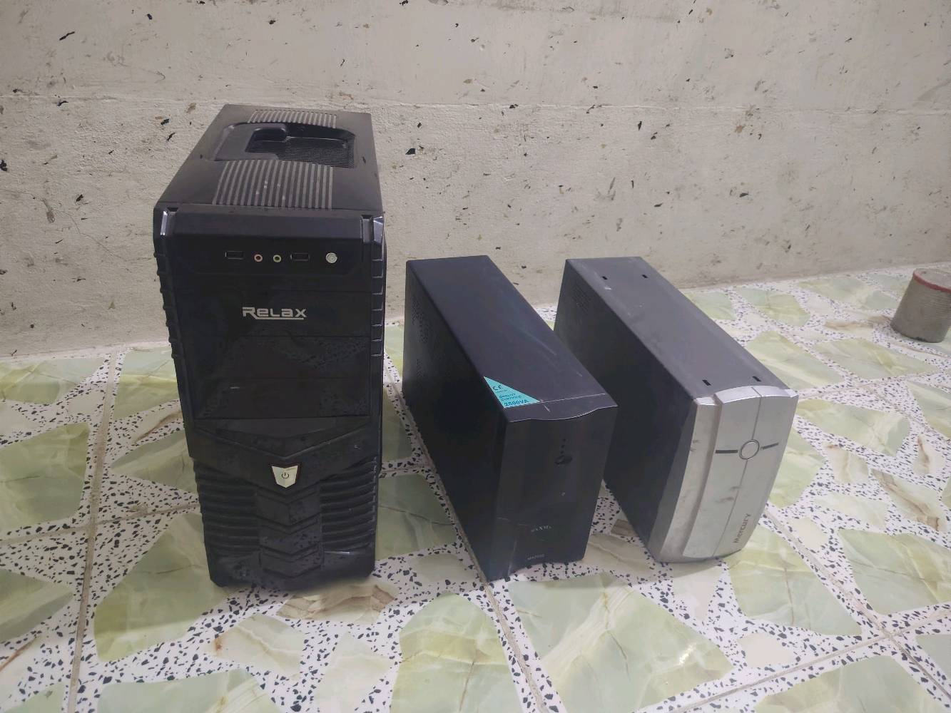 يوبيس عدد 2شقالات بس بطاريه يرادلهن +جهاز مال العاب للبيع السعر 200