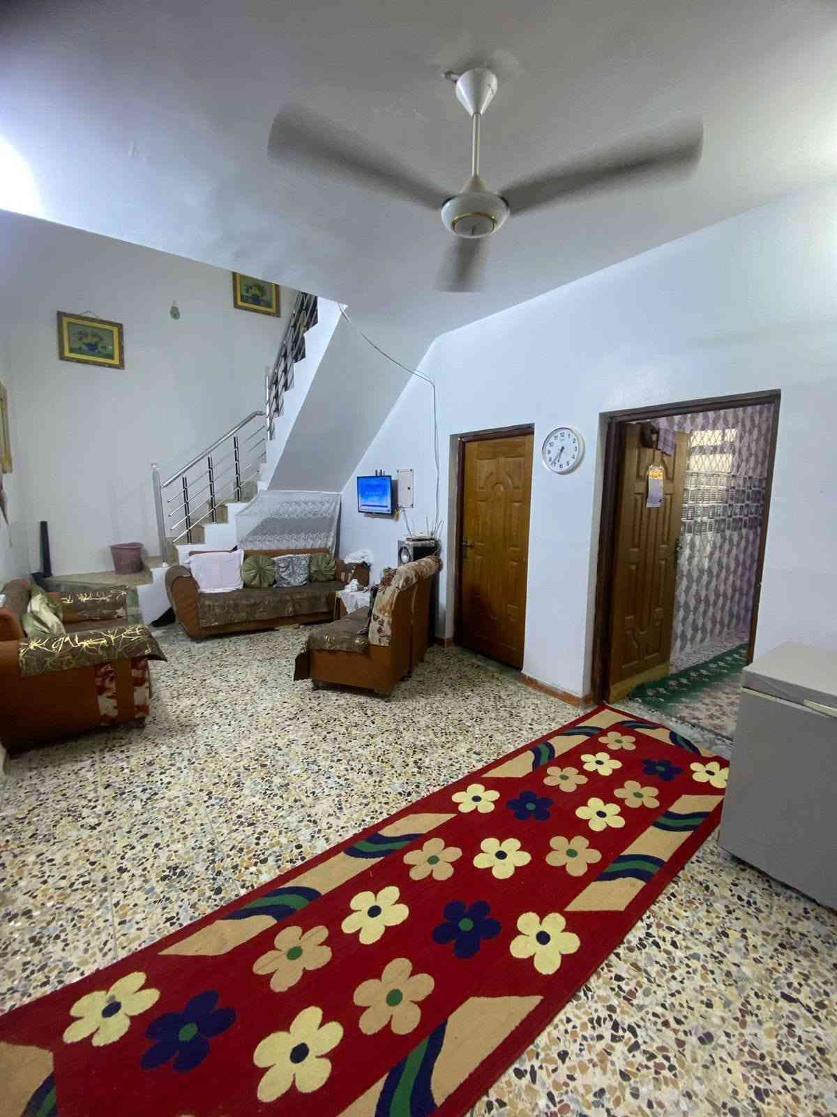 ***********
السلام عليكم بيت 190متر🏠
 سند 25 قرب ابو عمار العزاوي 
استقبال ديكور حديث 🔥
البيت بي 4غرف نوم🛏️
3 حمامات 🚾
منوار +ترك 
السطح الاول والثاني شتايكر 
كهرباء +سحب +ماء ✅
قرب سده جبور  
السعر 100 وبي مجال💥💥💲
للستفسار اكثر للتصال على الرقم
