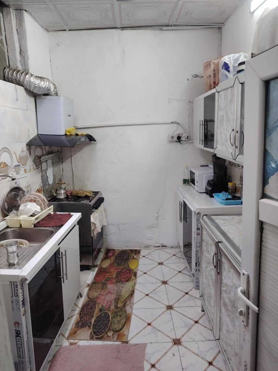 دار للبيع طابو زراعي سند ٢٥ المساحه ٩٠ متر واجهيه ٥ النزال ١٨ طابق ونص الاول صب مسلح الطابق الثاني سكف سندويش مكون من غرفتين الطابق الأول غرفه نوم وصاله واستقبال  ومطبخ وحمام داخلي وترك بصف الغرفه
الطابق الثاني غرفه نوم وبلكونه وحولي الدرج وسطح خلفي موقع الدار الكرغوليه مقابيل أسواق اسطنبول السايد الواحد بيت نضيف وكامل خدمات ماء كهرباء تبليط وقريب الشارع العام السعر ٥١ بي مجال استفسار ***********
دار للبيع طابو زراعي سند ٢٥ المساحه ٩٠ متر واجهيه ٥ النزال ١٨ طابق ونص الاول صب مسلح الطابق الثاني سكف سندويش مكون من غرفتين الطابق الأول غرفه نوم وصاله واستقبال  ومطبخ وحمام داخلي وترك بصف الغرفه

