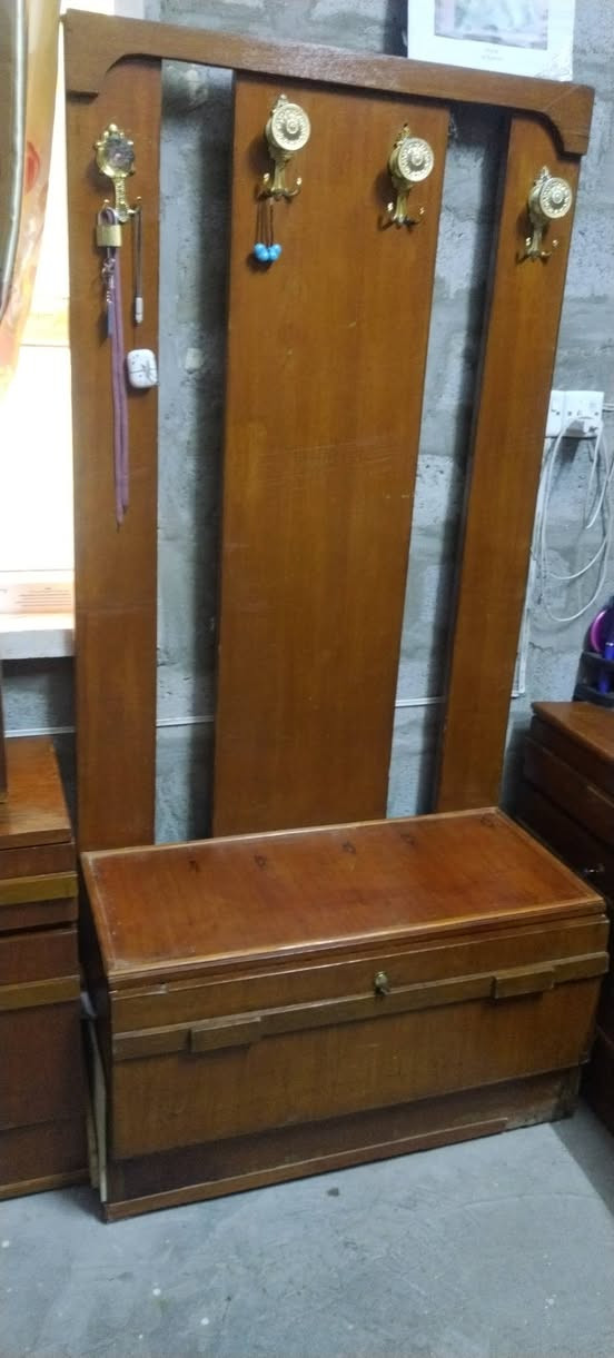 السلام عليكم محتاج فلوس ابيع ضروري غرفه كامل مكمل *********** سعر الغرفه 350 الف
