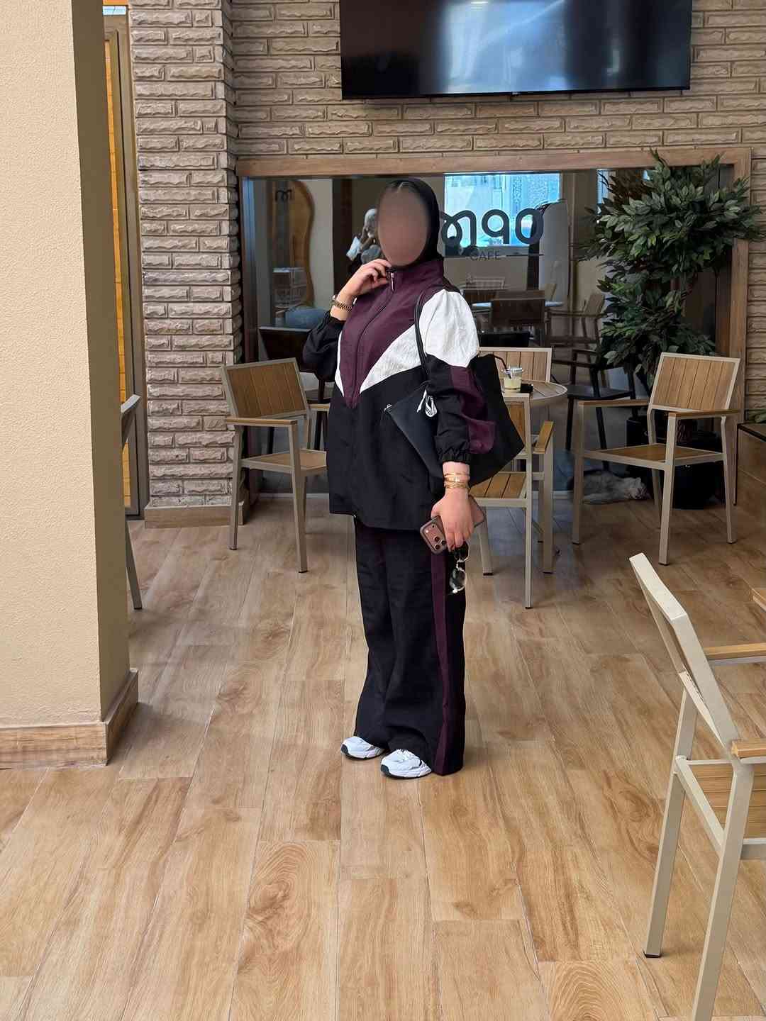 السوت متوفر 4 الوان ♥️🖤🤎💙
قياس 38-40-42-44-46
طول الجاكيت 75 سم 
طول البنطلون 105 سم 
للطلب التواصل دايركت او واتساب ✅
