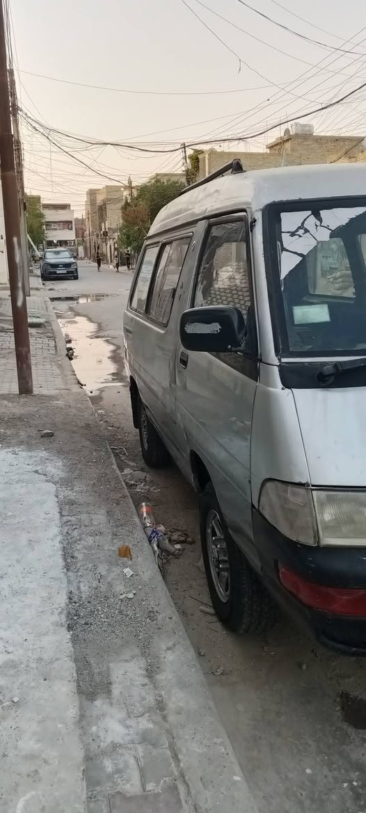 السلام عليكم فارة للبيع موديل 96سيارة فحل فور ويل محرك vvt بيها خيط تبخير  تخم تاير جديد كهربائيات شغالة حدادة نضيفة الداخل جديد مدوشمة كلها دشبول جديد مابي اي نقص رقم السياره بغداد حمل ترهم مراوس سيارة صفرة *********** السعر 25
