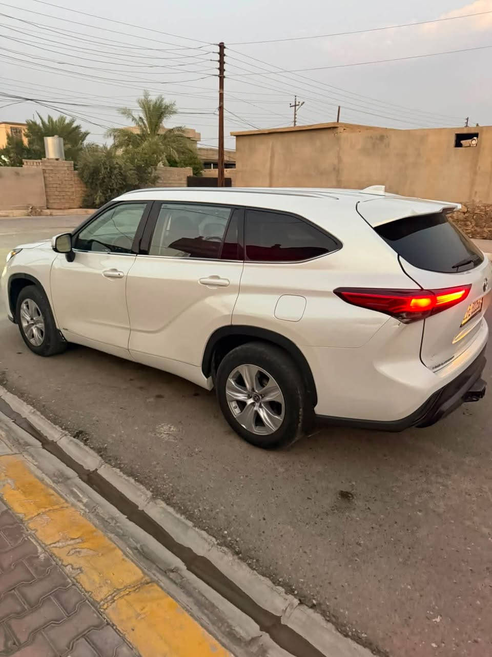 هايلندر  2022 xle
الضرر ورقم الشاصي موضح بلصور

بانزين هايبرد

اللون ابيض

رقم بغداد

فول مواصفات 
سلايد 
كشنات سياحي منفصل جلد
 ويل كب 
شاشه 
7 راكب
بردات جانبيه
لايت زنون 
رادار جانبي 
نقطه عمياء 
تحديد مسار
تدفئه كشنات
صندوق كهرباء
ماسحات اوتو
لايت اوتو

الحادث بنيد وجاملغ بلخارج بيها حادث داخل العراق باب و جاملغ خلفي نفس جه الضرر صبغ بدون تبديل

ماشيه 88الف قابل للزياده 

السعر 25،000$

مكان السياره كركوك ناحيه الزاب 
***********
