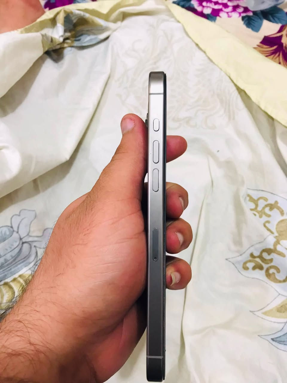 سلام عليكم أيفون 15برو ماكس للبيع  سعر 700تليفون نضيف مال بيت امبدل فقط شاشه وا بيه فطر ما مثر عل اي شي شاشه احسن نوعيه بل سوك تليفون جديد معنه كلمه بطاريه 80
عنوان بغداد بلديات ***********

