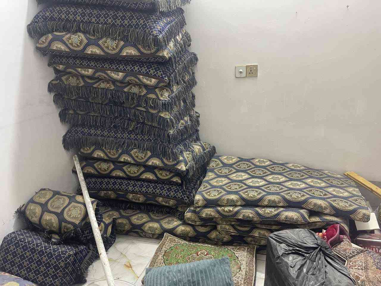 جلسة ونص • نظيفه