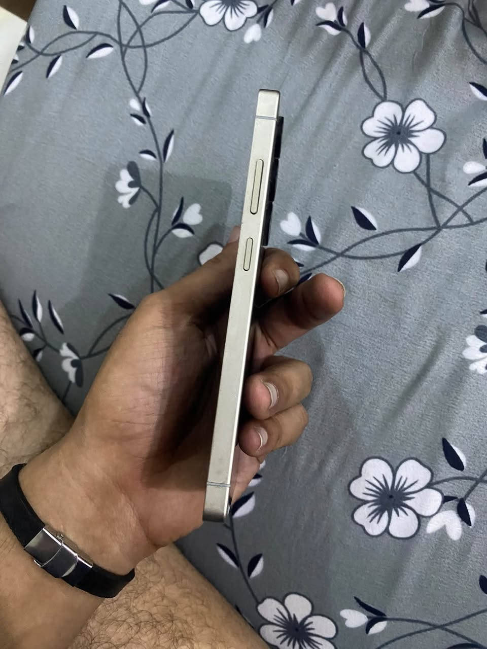 السلام عليكم سامسونك s25 ألترا  كندي اصلي جهاز بل كارتونه استعمال أيام ذاكره ٥١٢ جهاز كلش نضيف وحلو سعر ١٠٠ وبي مجال مكاني بغداد *********** واتساب
