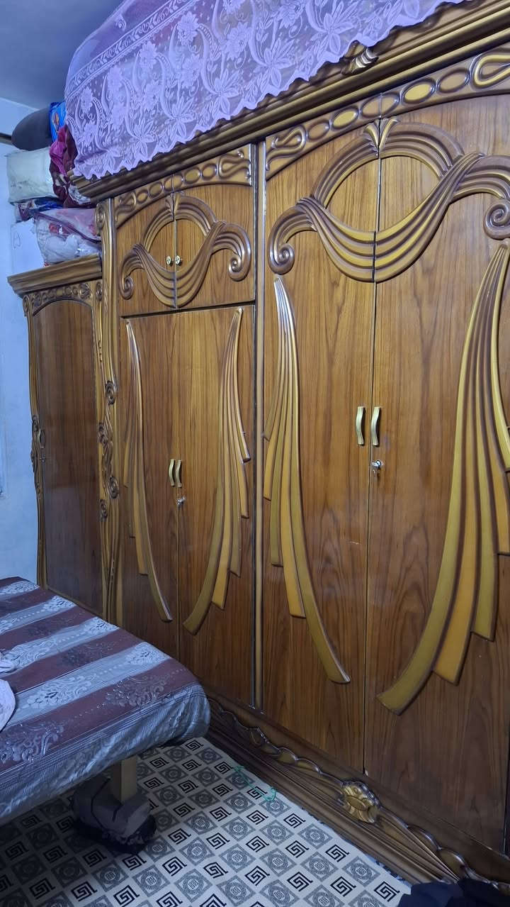 السلام عليكم ورحمة الله وبركاته
غرفة نوم للبيع 
بغداد مدينة الصدر 
***********
الشراي يتصل ويعامل على السعر 
مستعجل على البيع
