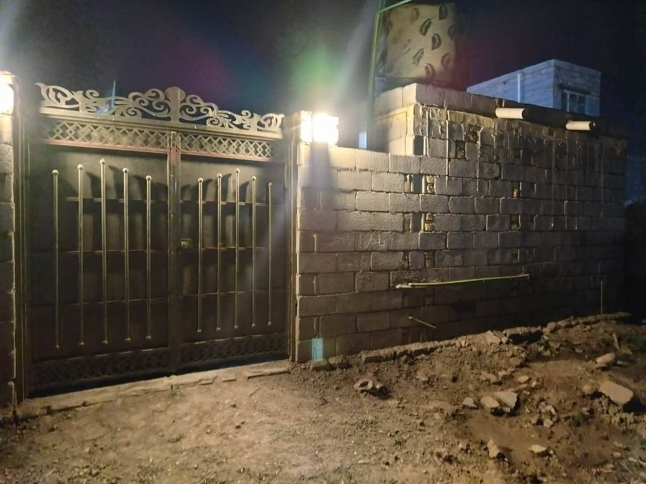 السلام عليكم،يوجد بيت للبيع في حي المنتظر مساحه البيت 260،صالات استقبال 2 بي. ديوانيه 9 x 4 ‏‪***********‬‏
