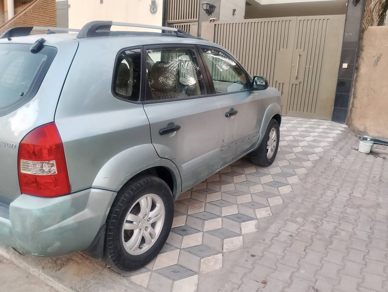 السلام عليكم 
توكسان  موديل 2008 
رقم اربيل مداور شوكت متريد 
 كير مكينه مكفولات
مكينه حجم  2000 
تبريد شغال
غرفة نظيفة
السعر 82$ وبي مجال 
 الاستفسار 
***********
