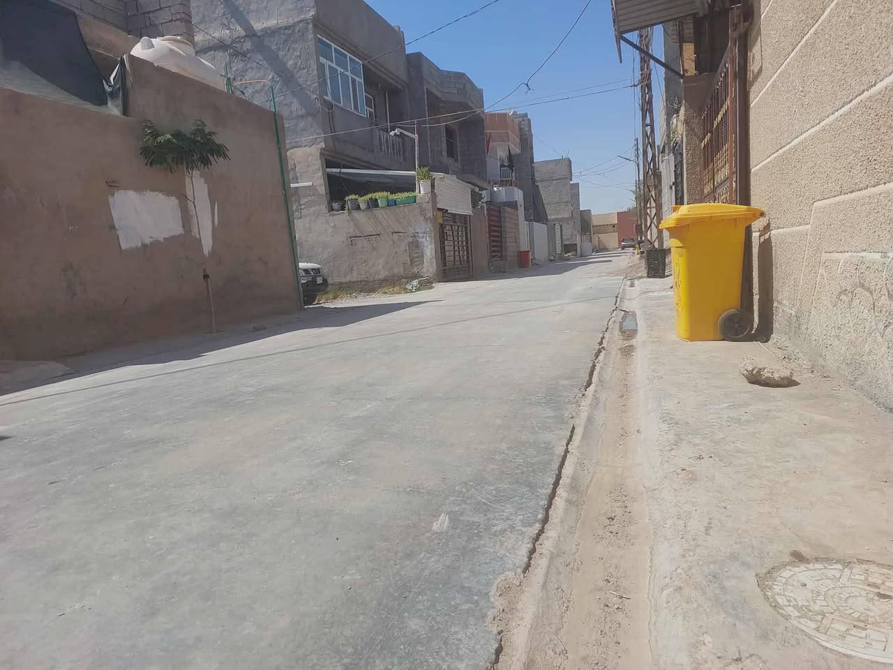 دار 🏠 للبيع  ...... مكلف بالنشر
منطقة كاع بيت علي إسحاق 
١٠٠ متر الواجها سبعة الا ربع 
النزال ١٥ متر 
يتكون من إستقبال و مطبخ مفتوح 
عالصالة و الصالة قياسها على عرض البيت 
و غرفة نوم و الصحيات 
للإستفسار الاتصال بالرقم 
***********
