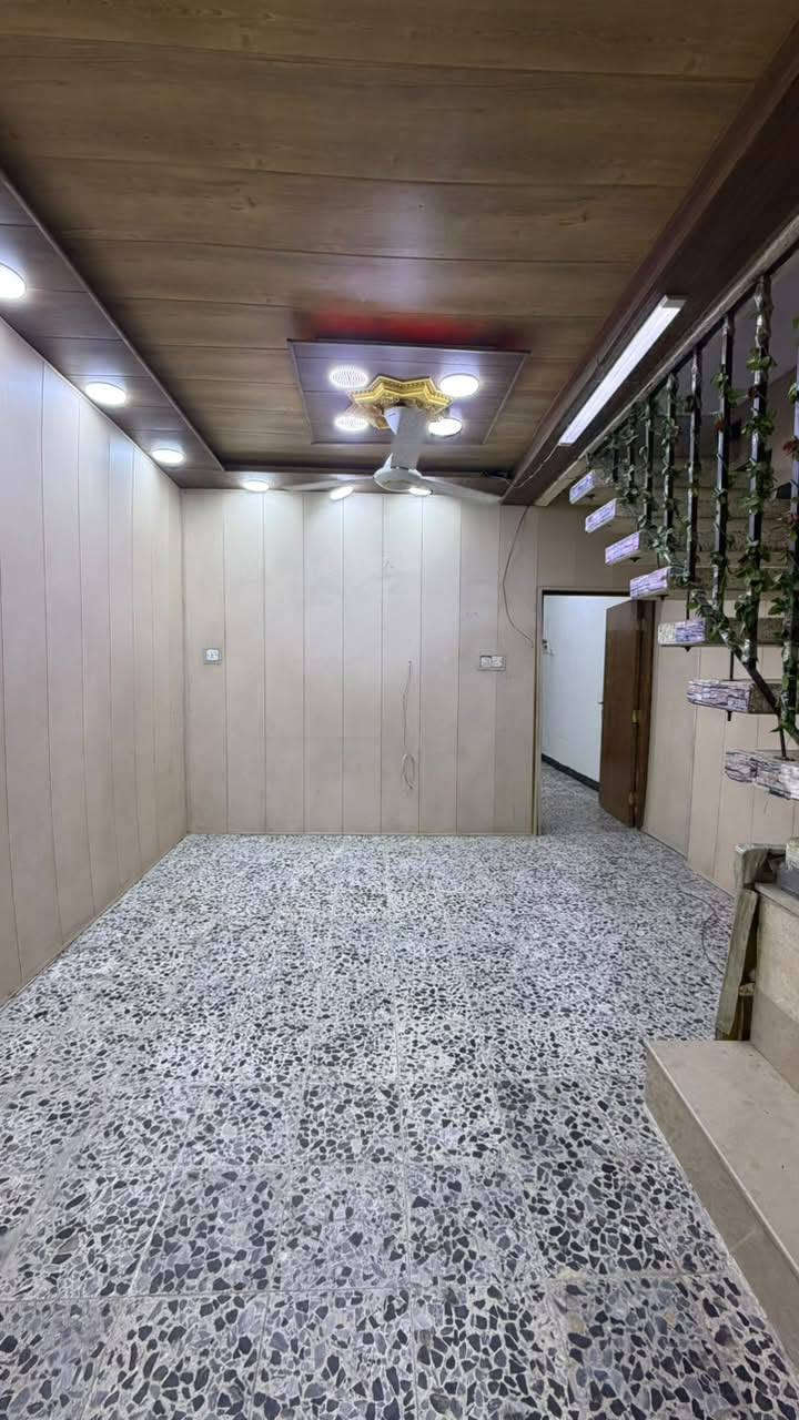 لسلام عليكم 
✅بيت للبيع في منطقة الغدير 
✅مساحتة٦٥م واجهه ٤م نزال ١٦ م 
✅يتكون من طابقين و٣غرف نوم وحمامين 
✅شارع عريض
✅للاستفسار يرجى الاتصال على***********
✅ مكتب الزاد للأستثمارات العقارية والمقاولات العامة 
✅موقع المكتب (بغداد -الغدير) قرب مختبرات النخبة
