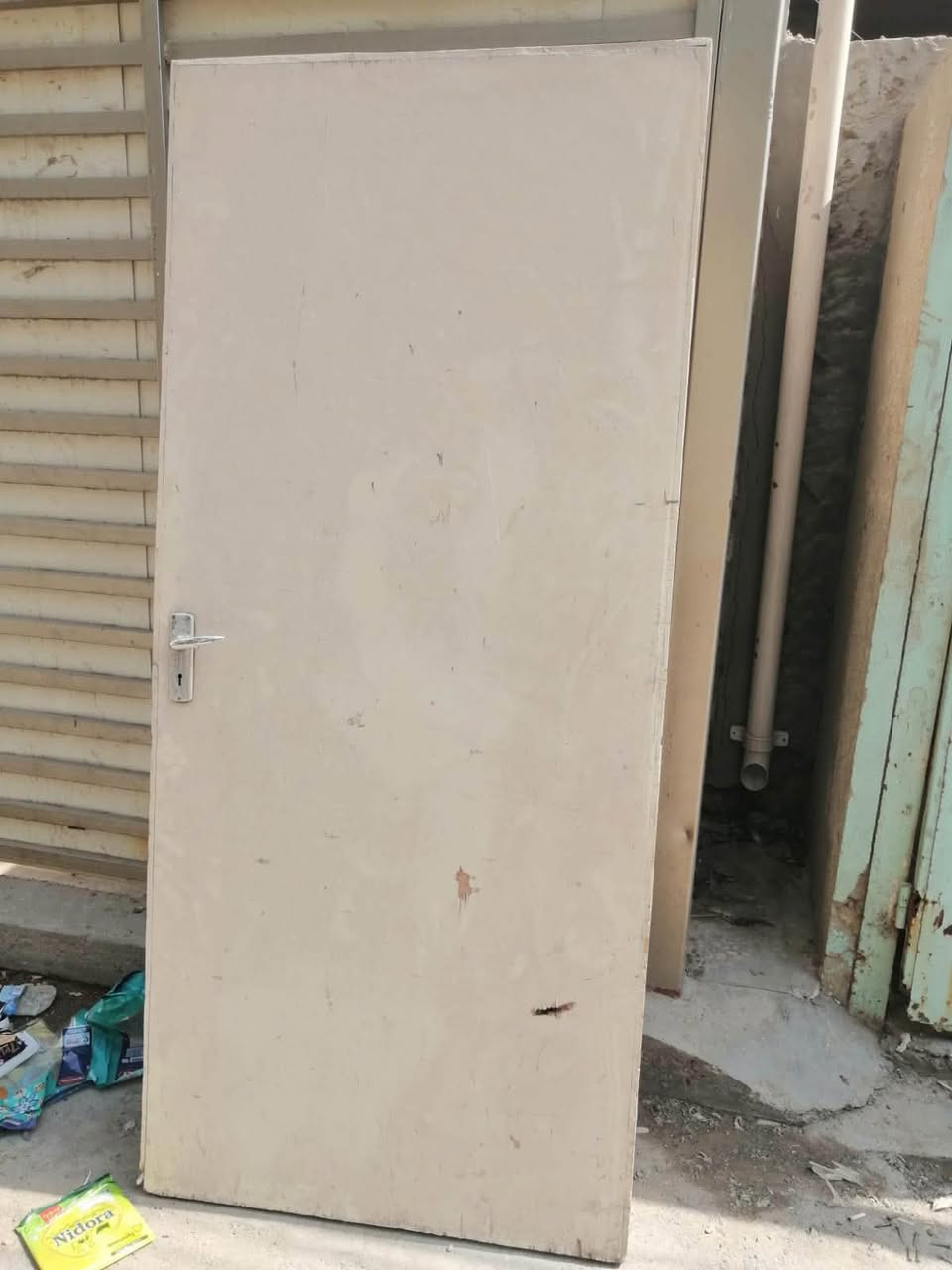 السلام عليكم
ابواب للبيع جراجيب موجوده وياهم 
سعر الباب 25 الف 
المكان بغداد الامين الثانيه 
***********
