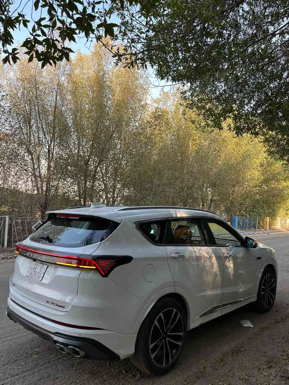 🚘 للبيع جيتور X70 Plus Luxury

🏢 من شركة جيتور هارلم العراق
📅 موديل 2024
🛣️ الممشى: 53,000 كم

🔥 المواصفات:
• محرك 1.6 Turbo
• 197 حصان
• عزم 290 نيوتن
• قير 7 سرعات DCT
• دفع أمامي FWD
• جنوط 20 إنچ
• فتحة سقف بانوراما
• باب خلفي كهربائي
• داخلية جلد
• مقاعد أمامية كهربائية
• مقاعد أمامية تدفئة وتبريد
• مكيف + فتحات تكييف خلفية
• شحن لاسلكي
• شاشة ترفيه
• كاميرا خلفية
• حساسات ركن خلفية
• مراقبة النقطة العمياء
• تحذير مغادرة المسار
• فرملة طوارئ متقدمة
• مثبت سرعة
• مراقبة ضغط الإطارات TPMS
• 6 وسائد هوائية
‏• ABS + EBD + BAS
‏• ESP + TCS
‏• Auto Hold
‏• EPB فرامل إلكترونية
‏• HHC مساعد صعود المرتفعات
‏• HDC مساعد نزول المرتفعات
• 7 مقاعد

💰 السعر: 25,250,000 دينار عراقي

📍 الموقع: بغداد – البلديات

***********
