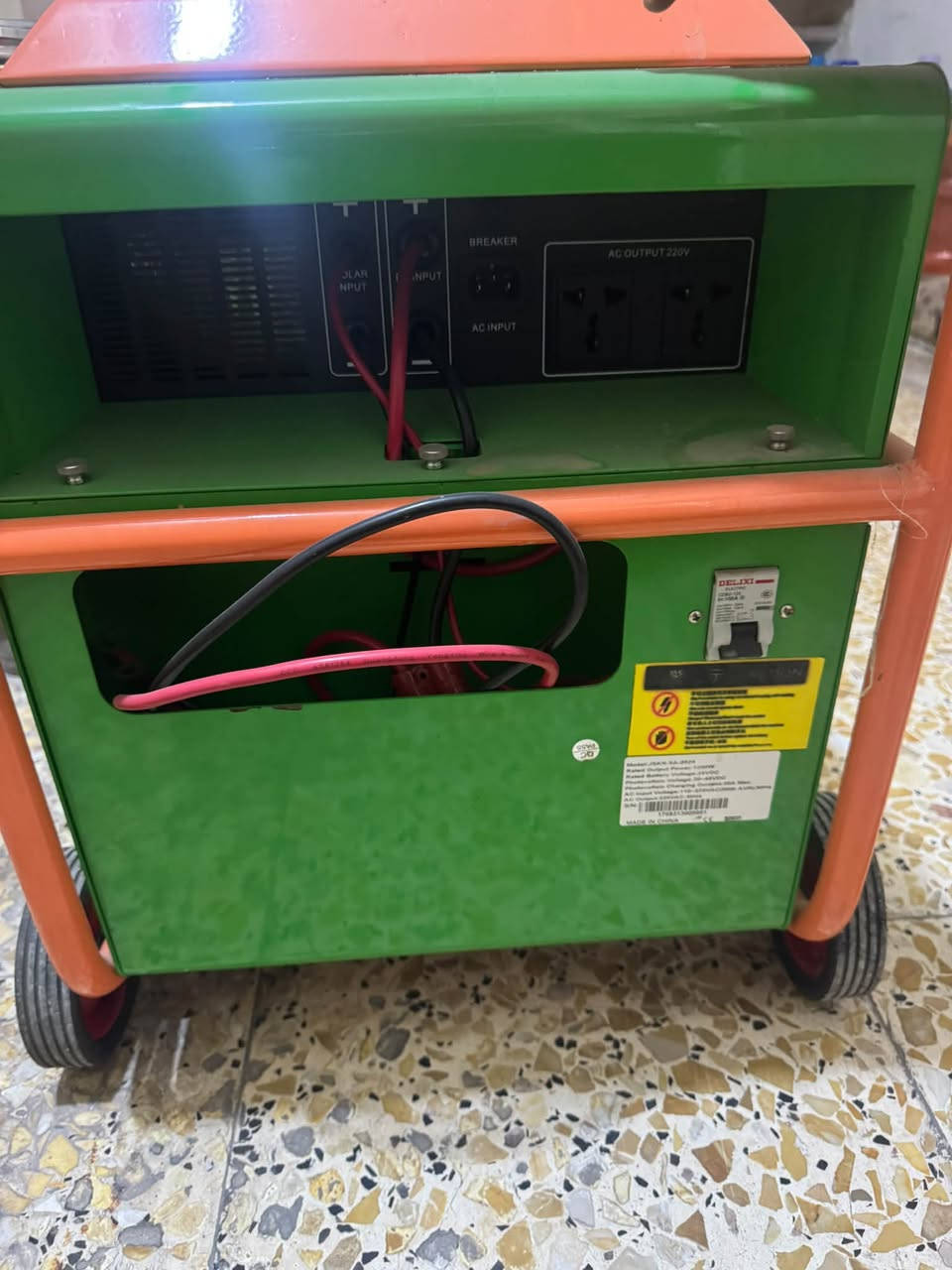 عاكس SAKO • بطاريات داخلية • ١٤٠٠ واط
