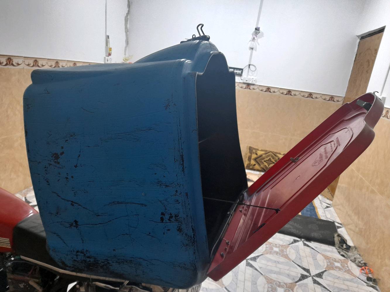 صندوق دلفري للدراجه
صندوگ نضيف حجم كبير لاصحاب التوصيل او للتخزين 
محكم الاغلاق مع مكان قفل
السعر 35 الف وبي مجال
مع الراسطه للتثبيت 5 الاف 
للتواصل خاص او عبر الواتساب وانه بخدمتكم